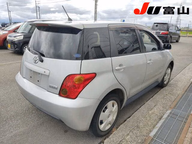 TOYOTA IST