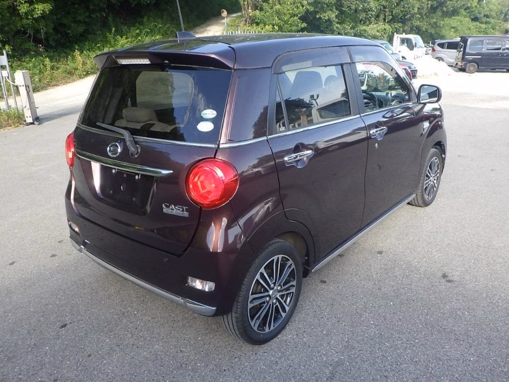 DAIHATSU CAST