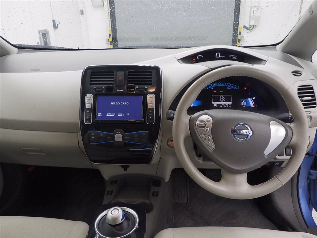 NISSAN LEAF