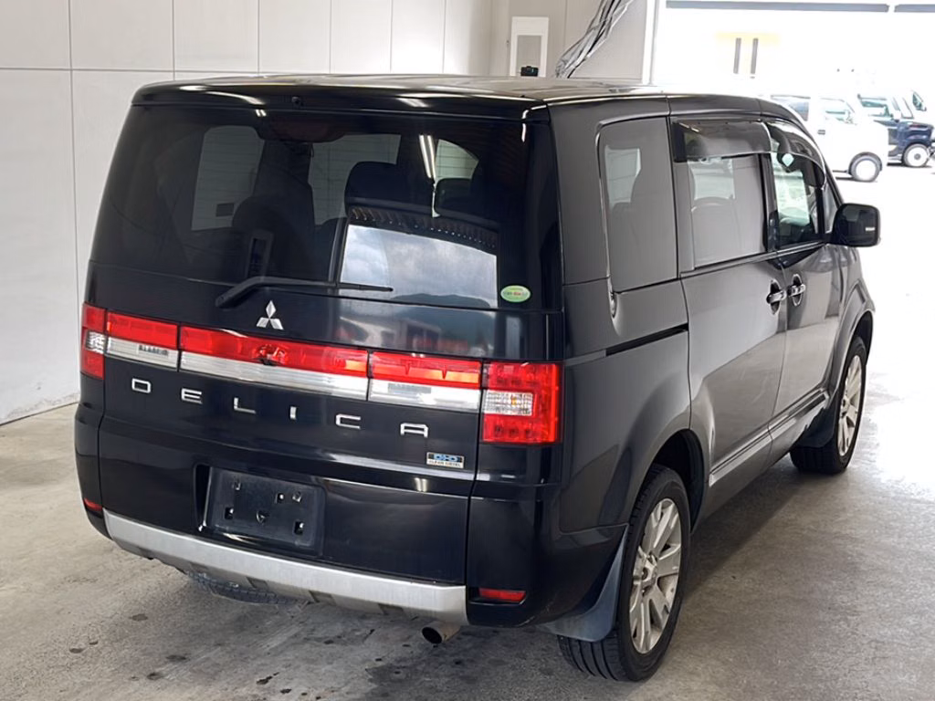 MITSUBISHI DELICA D:5