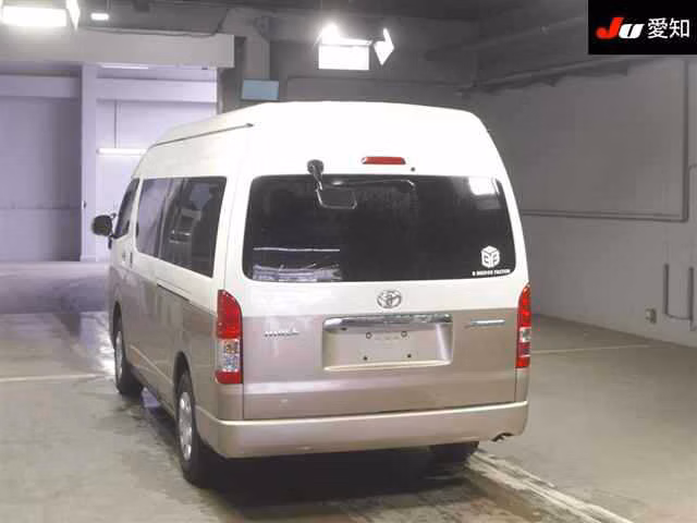TOYOTA HIACE