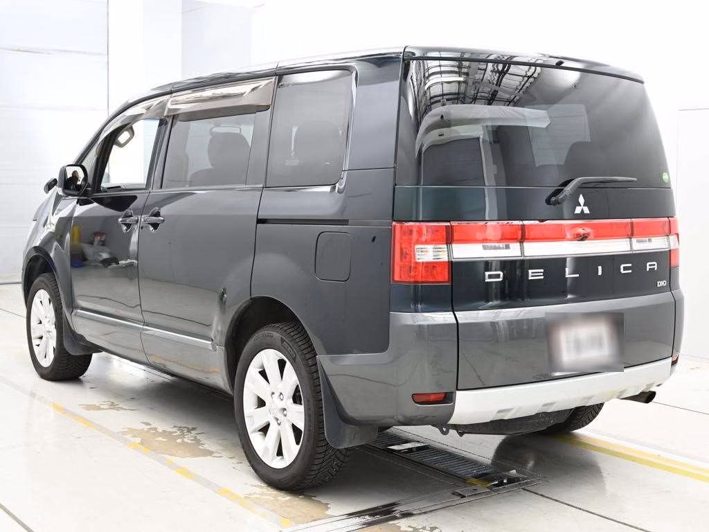 MITSUBISHI DELICA D:5