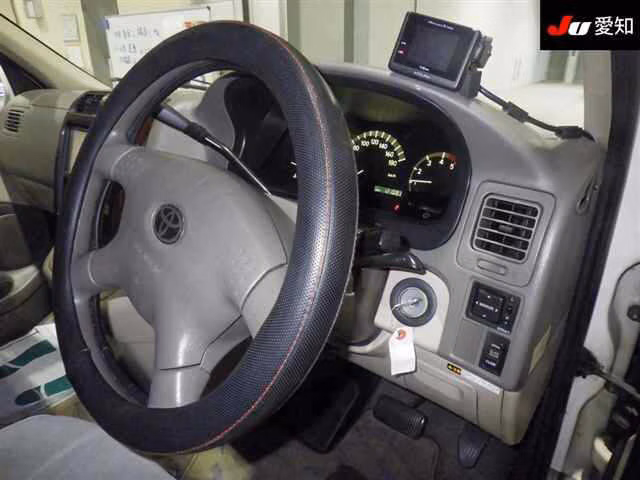 TOYOTA GRAND HIACE