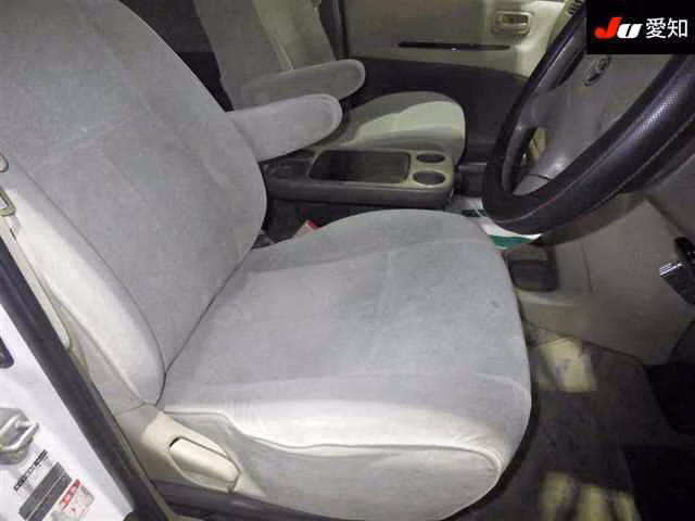 TOYOTA GRAND HIACE