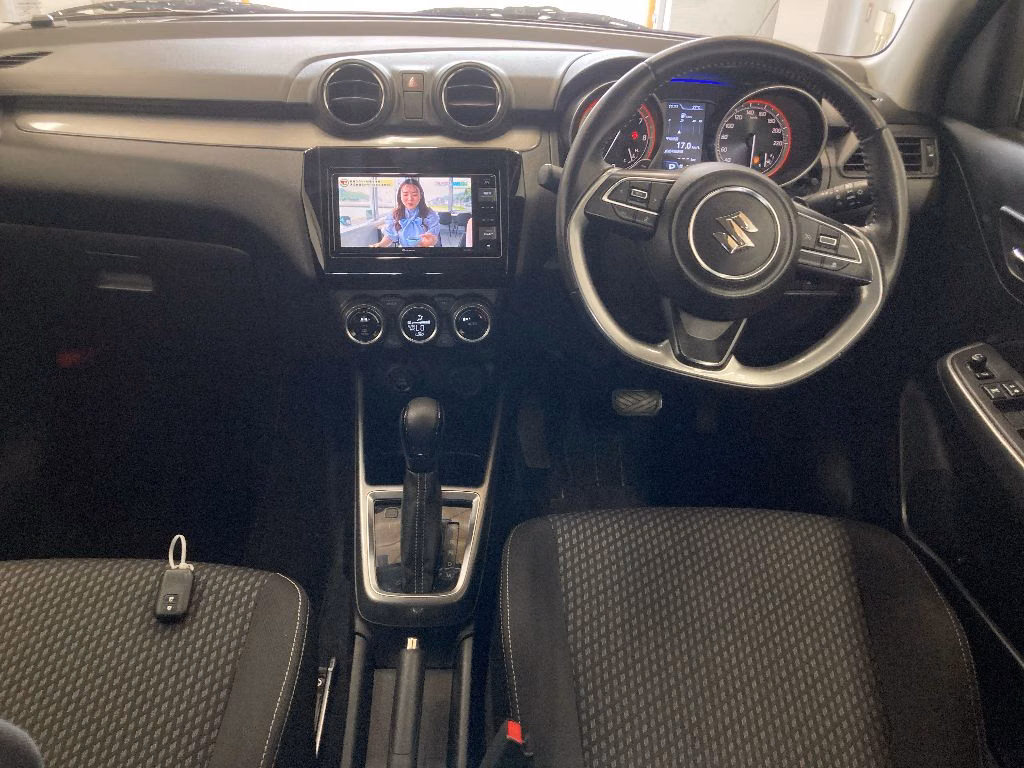 SUZUKI SWIFT