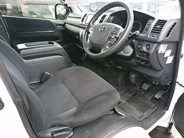 TOYOTA REGIUS ACE