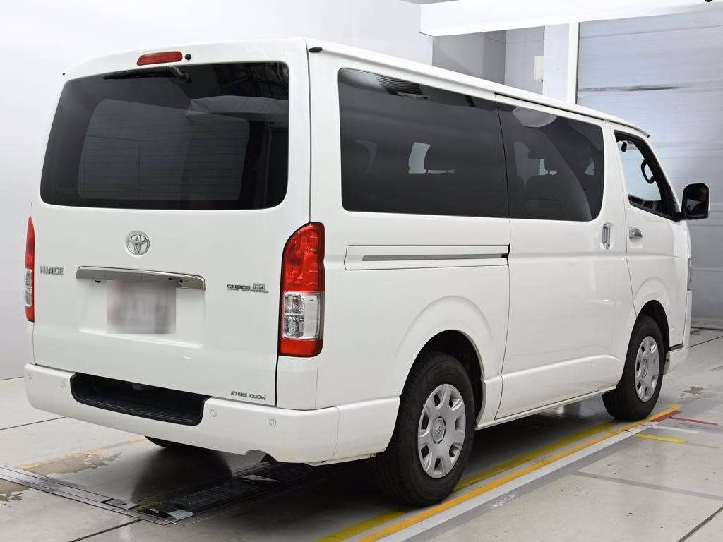 TOYOTA REGIUS ACE