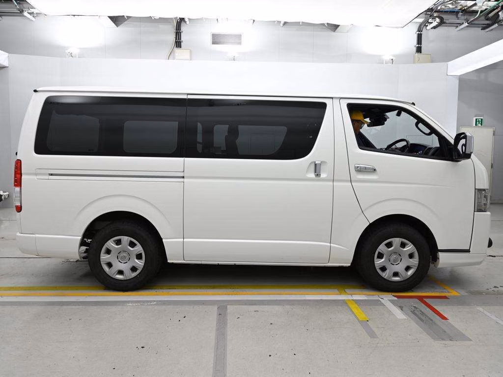 TOYOTA REGIUS ACE