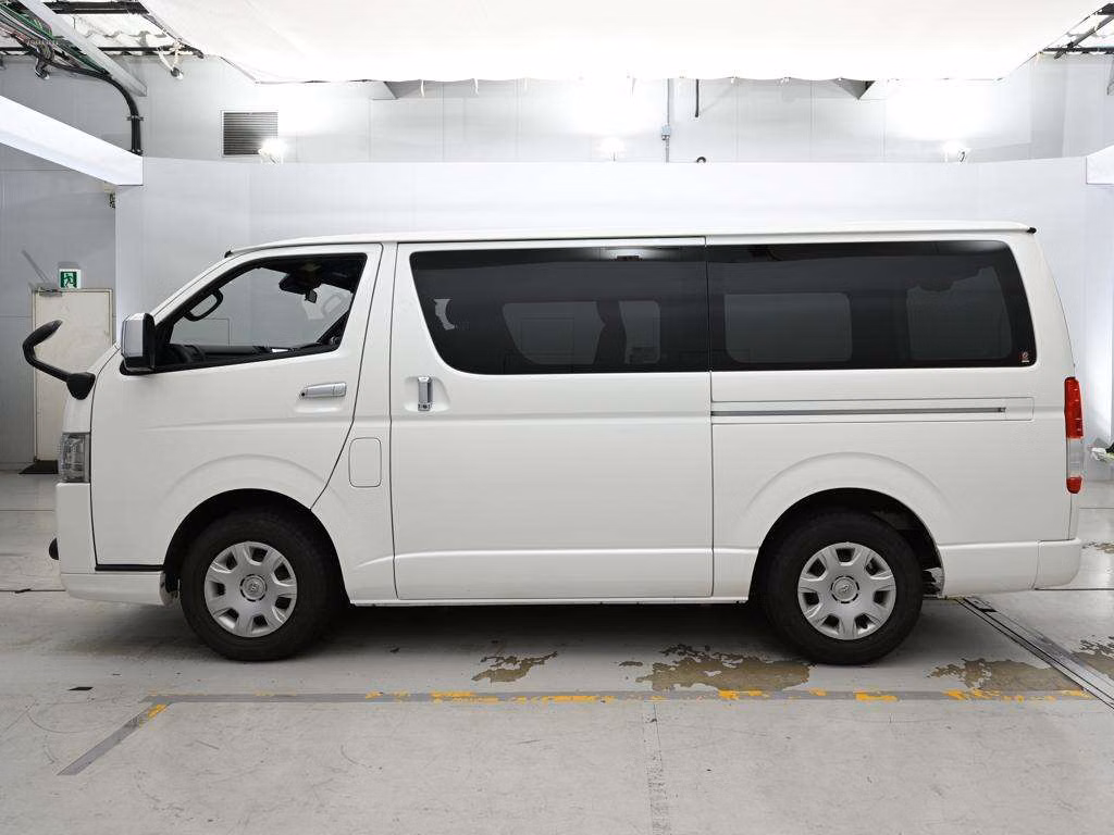 TOYOTA REGIUS ACE