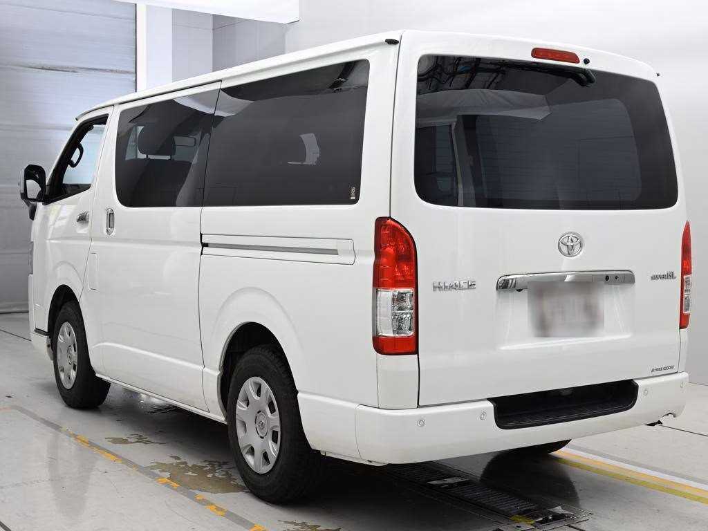 TOYOTA REGIUS ACE