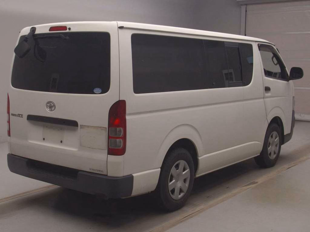 TOYOTA REGIUS ACE