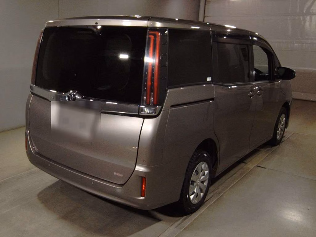 TOYOTA NOAH