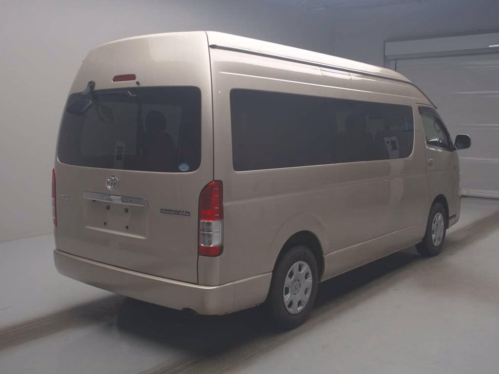 TOYOTA HIACE