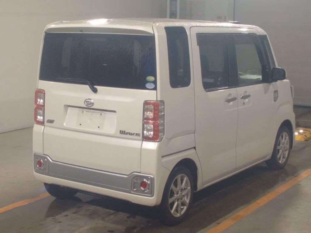 DAIHATSU WAKE