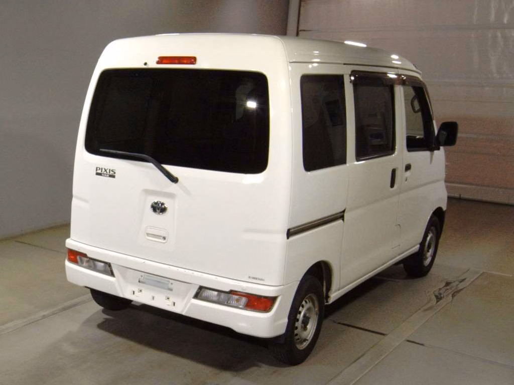TOYOTA PIXIS VAN