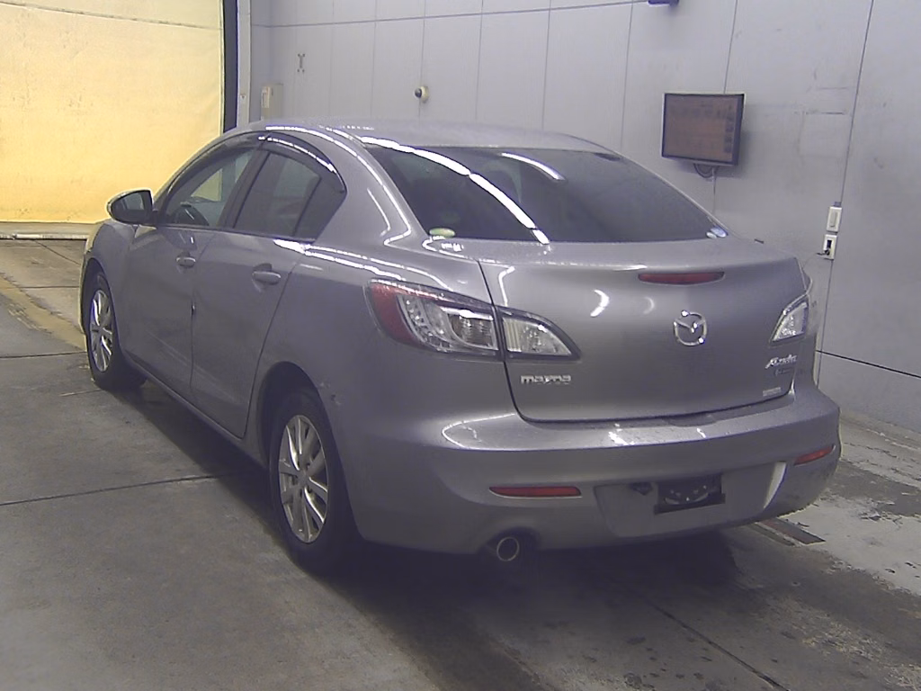 MAZDA AXELA
