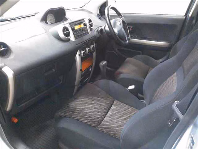 TOYOTA IST