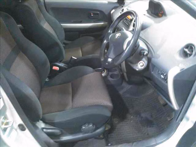 TOYOTA IST