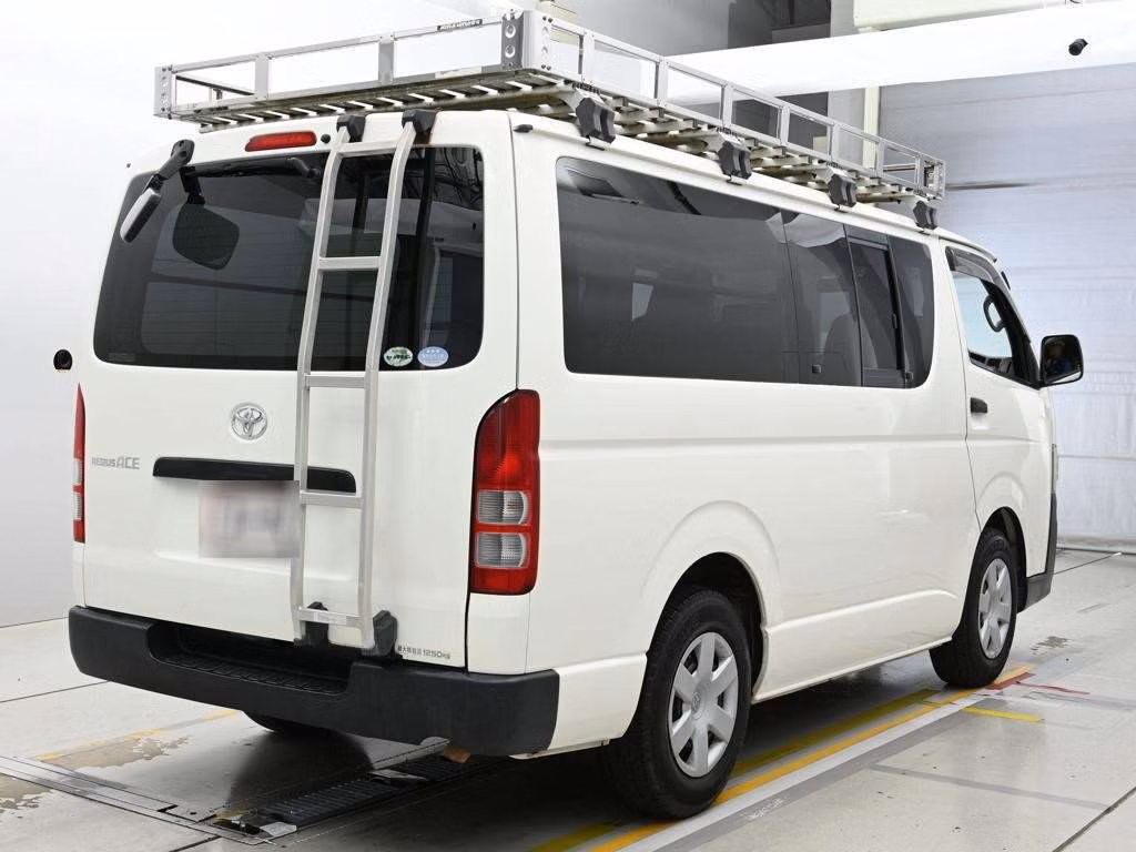 TOYOTA REGIUS ACE