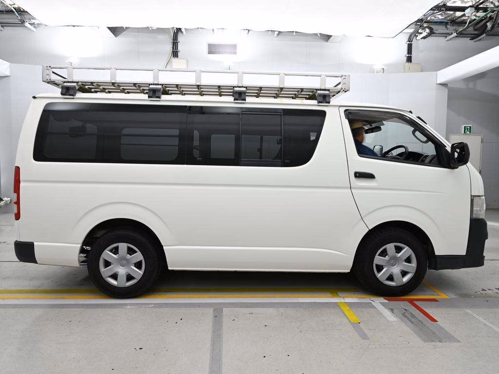 TOYOTA REGIUS ACE