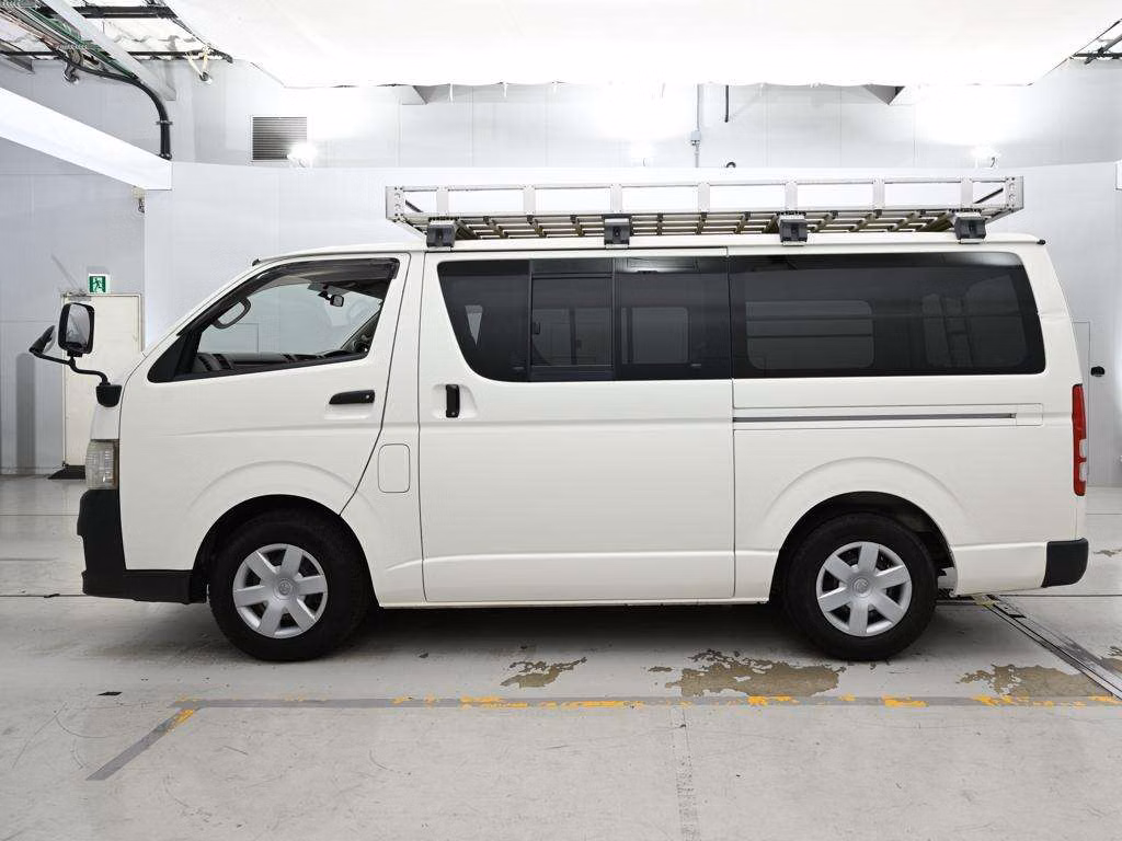 TOYOTA REGIUS ACE