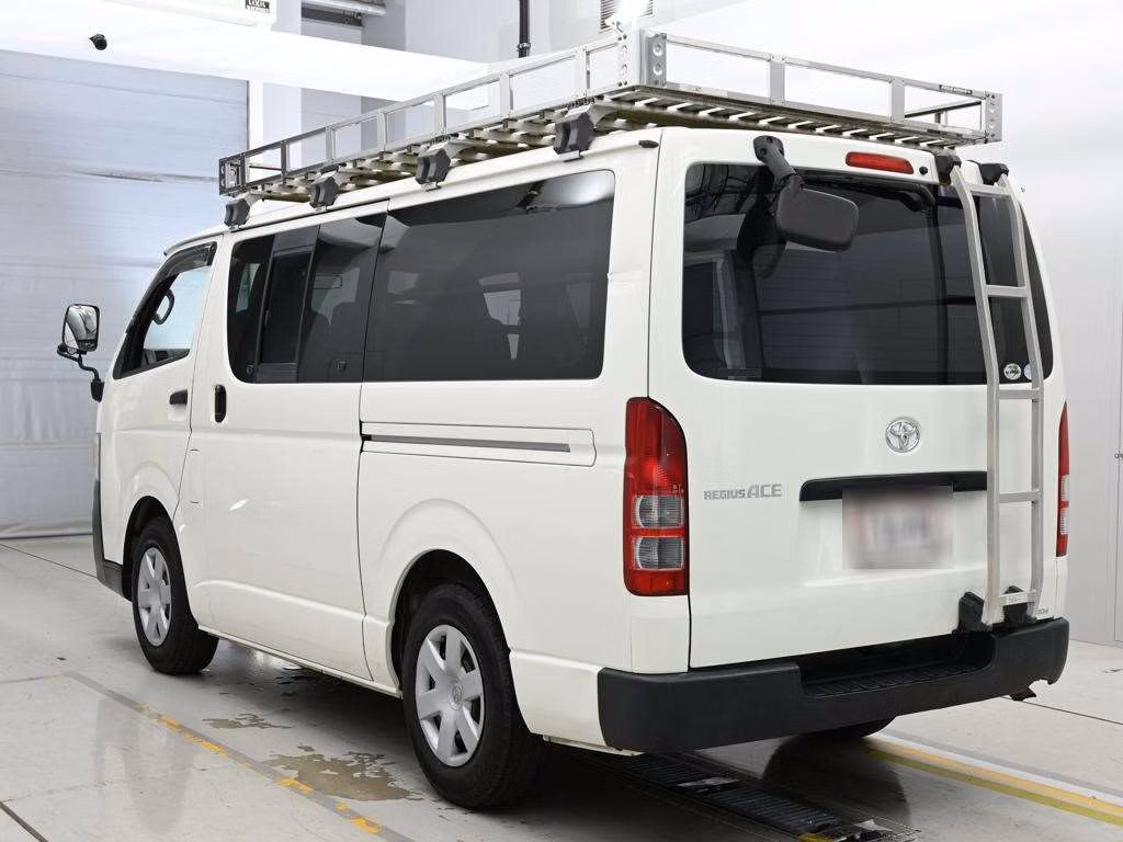 TOYOTA REGIUS ACE