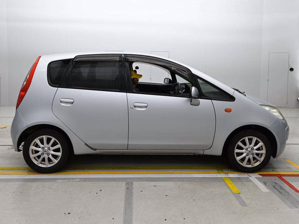 MITSUBISHI COLT