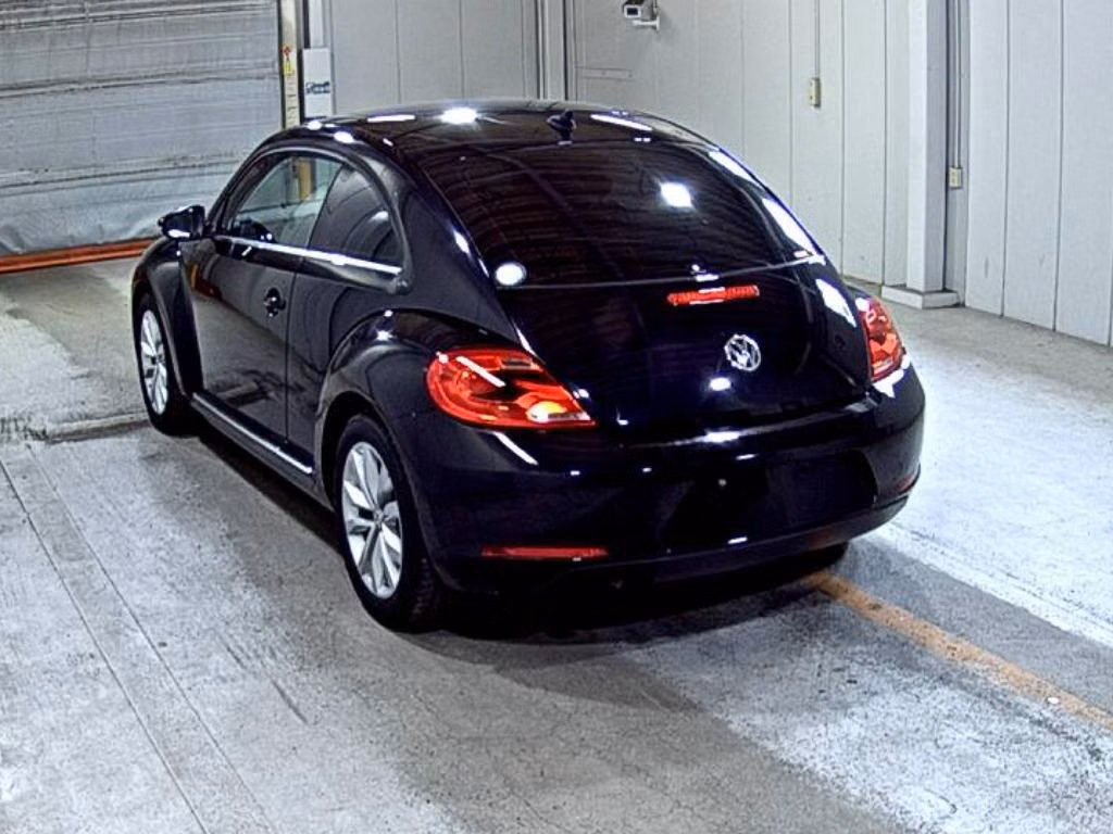 VOLKSWAGEN BEETLE