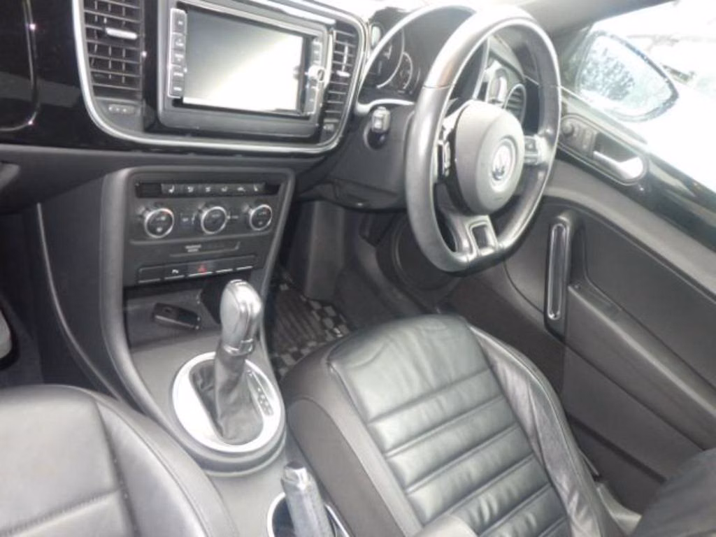 VOLKSWAGEN BEETLE