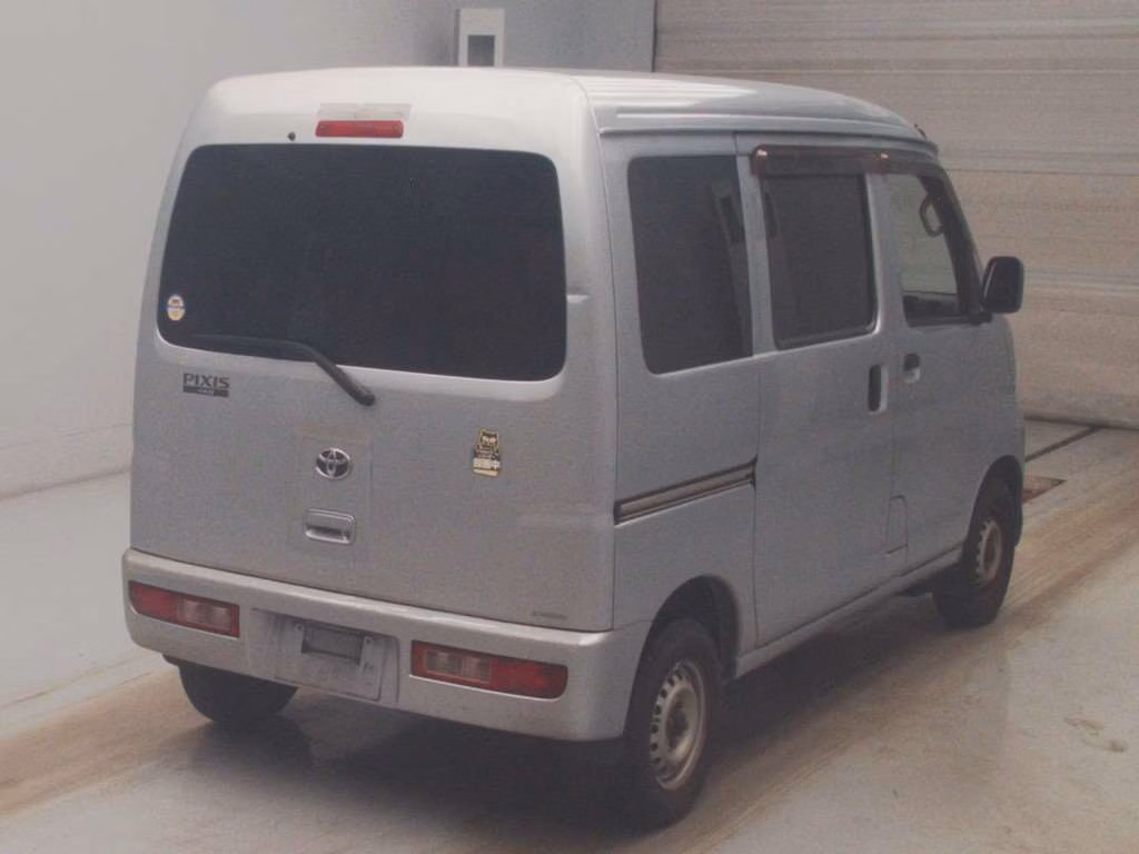 TOYOTA PIXIS VAN