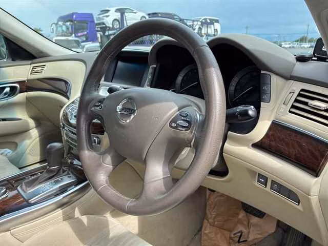 NISSAN FUGA