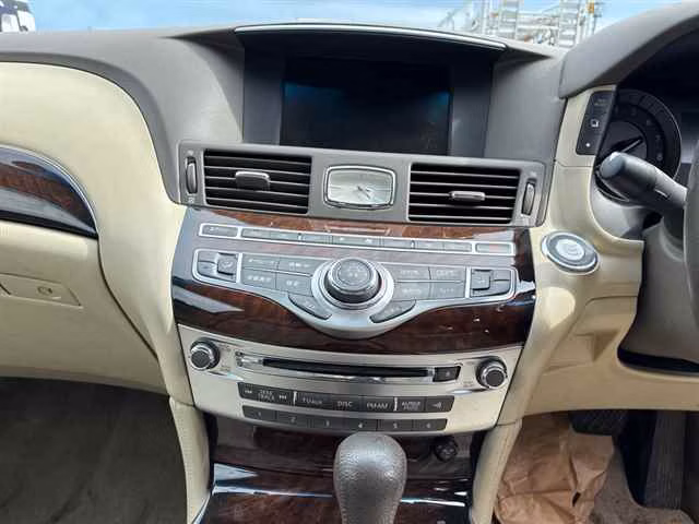 NISSAN FUGA