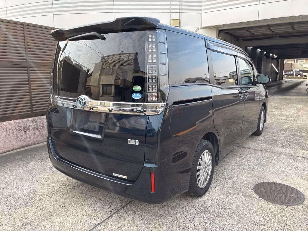 TOYOTA VOXY