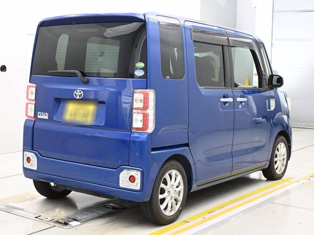 TOYOTA PIXIS MEGA