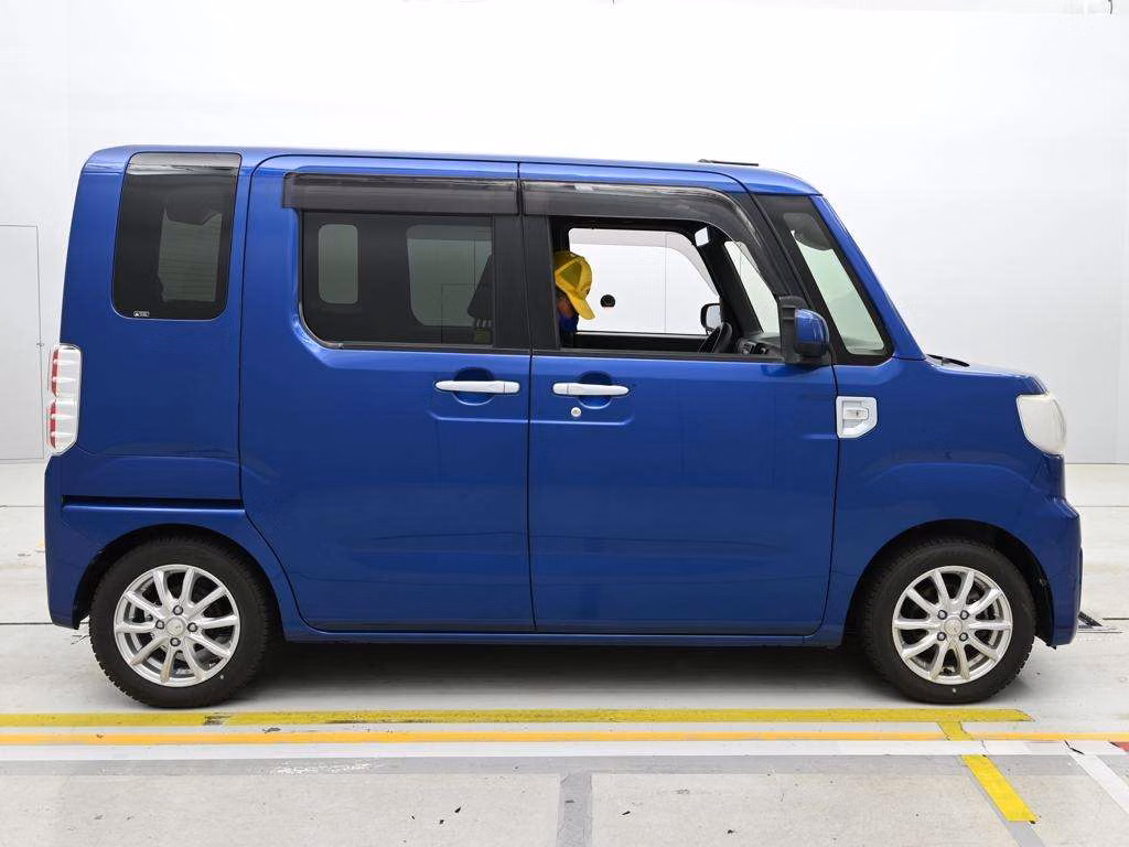 TOYOTA PIXIS MEGA