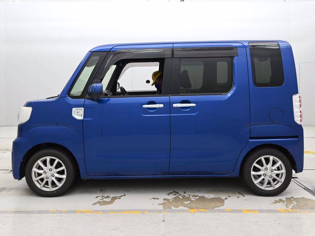 TOYOTA PIXIS MEGA
