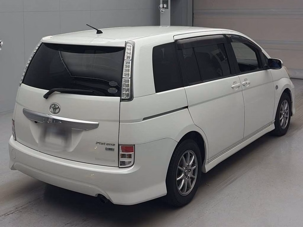 TOYOTA ISIS