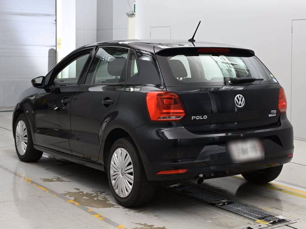 VOLKSWAGEN POLO