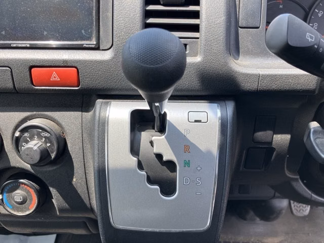 TOYOTA REGIUS ACE