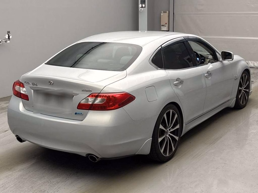 NISSAN FUGA