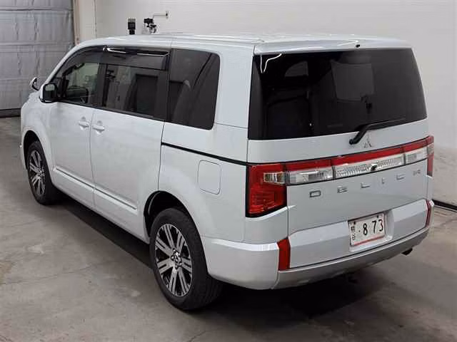 MITSUBISHI DELICA D:5
