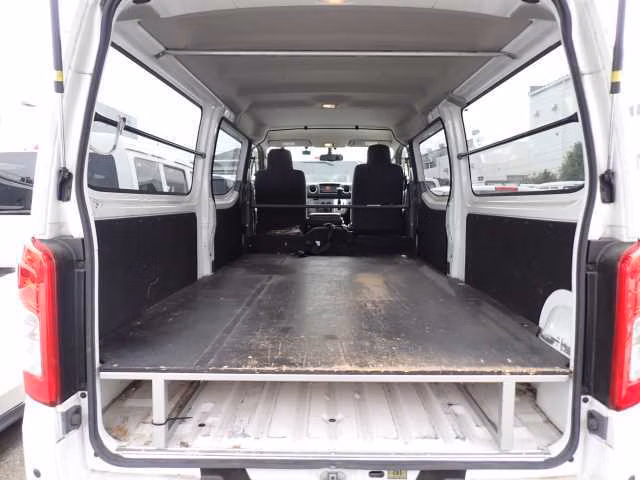NISSAN NV350 CARAVAN