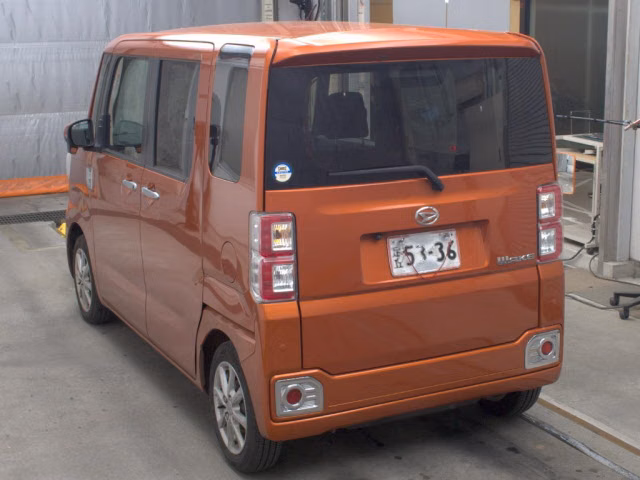 DAIHATSU WAKE
