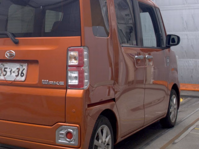 DAIHATSU WAKE