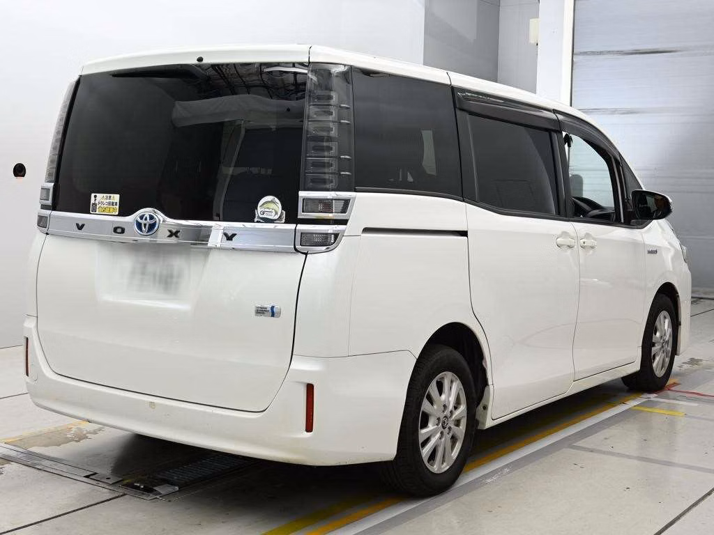 TOYOTA VOXY
