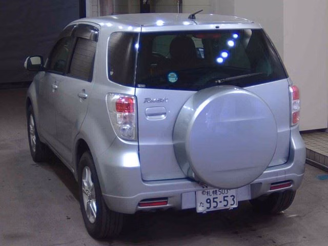 TOYOTA RUSH
