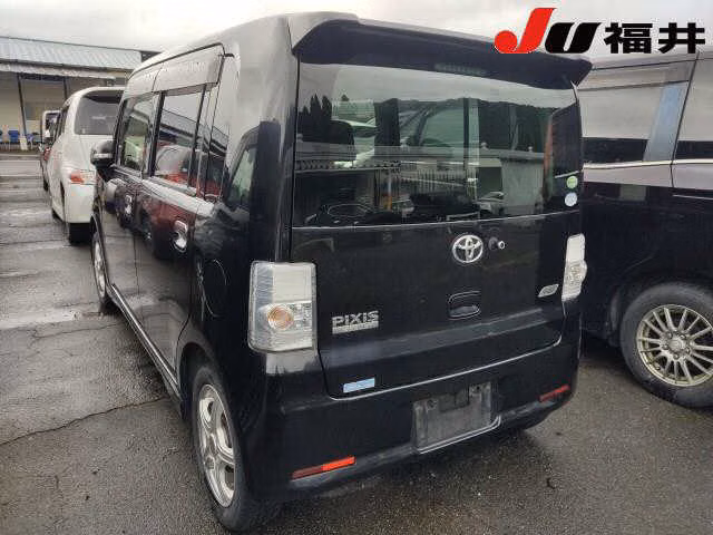 TOYOTA PIXIS SPACE