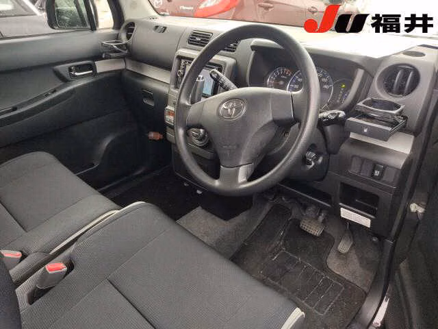 TOYOTA PIXIS SPACE