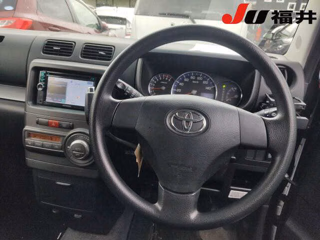 TOYOTA PIXIS SPACE