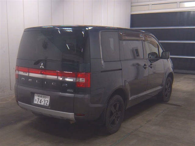 MITSUBISHI DELICA D:5